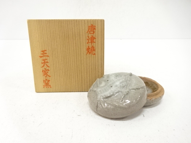 JAPANESE TEA CEREMONY / KARATSU WARE KOGO INCENSE CONTAINER / ARTISAN WORK